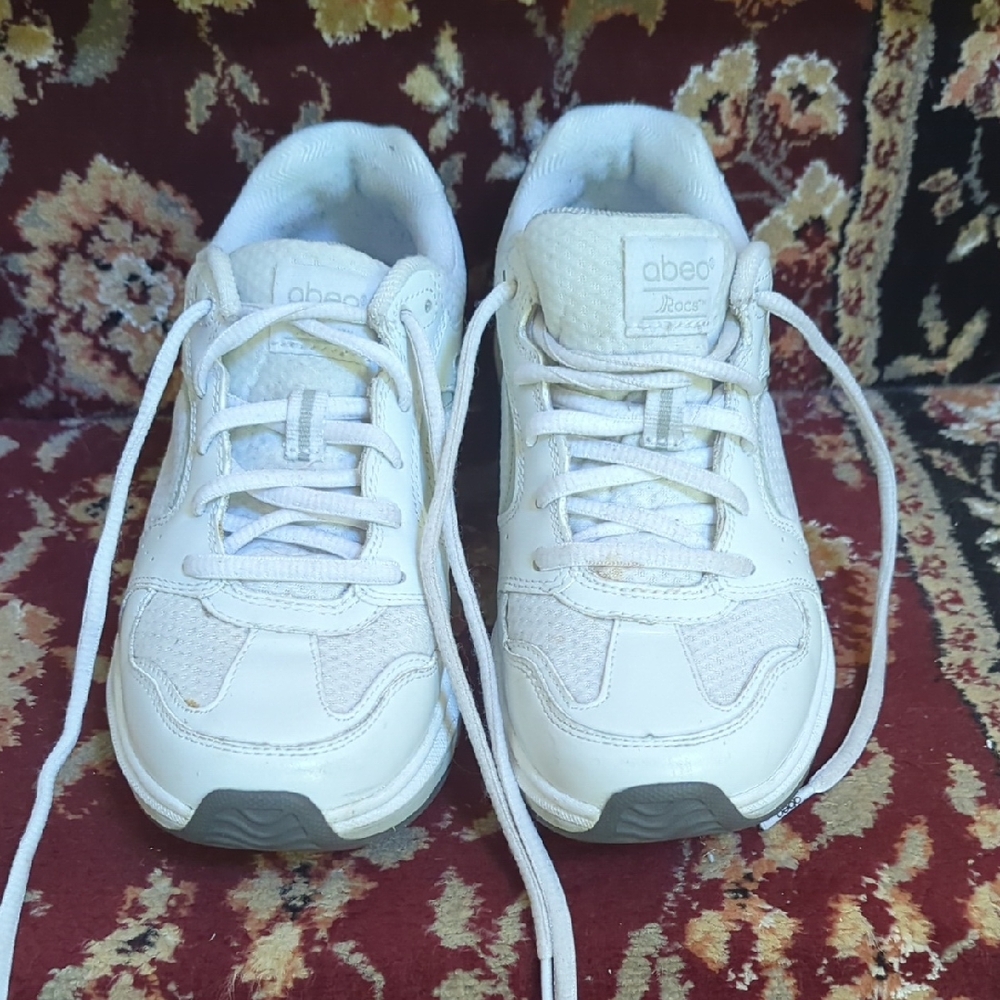 Abeo Rocs White Leather and Textile Lace-Up Sneakers. Size 6.EUC